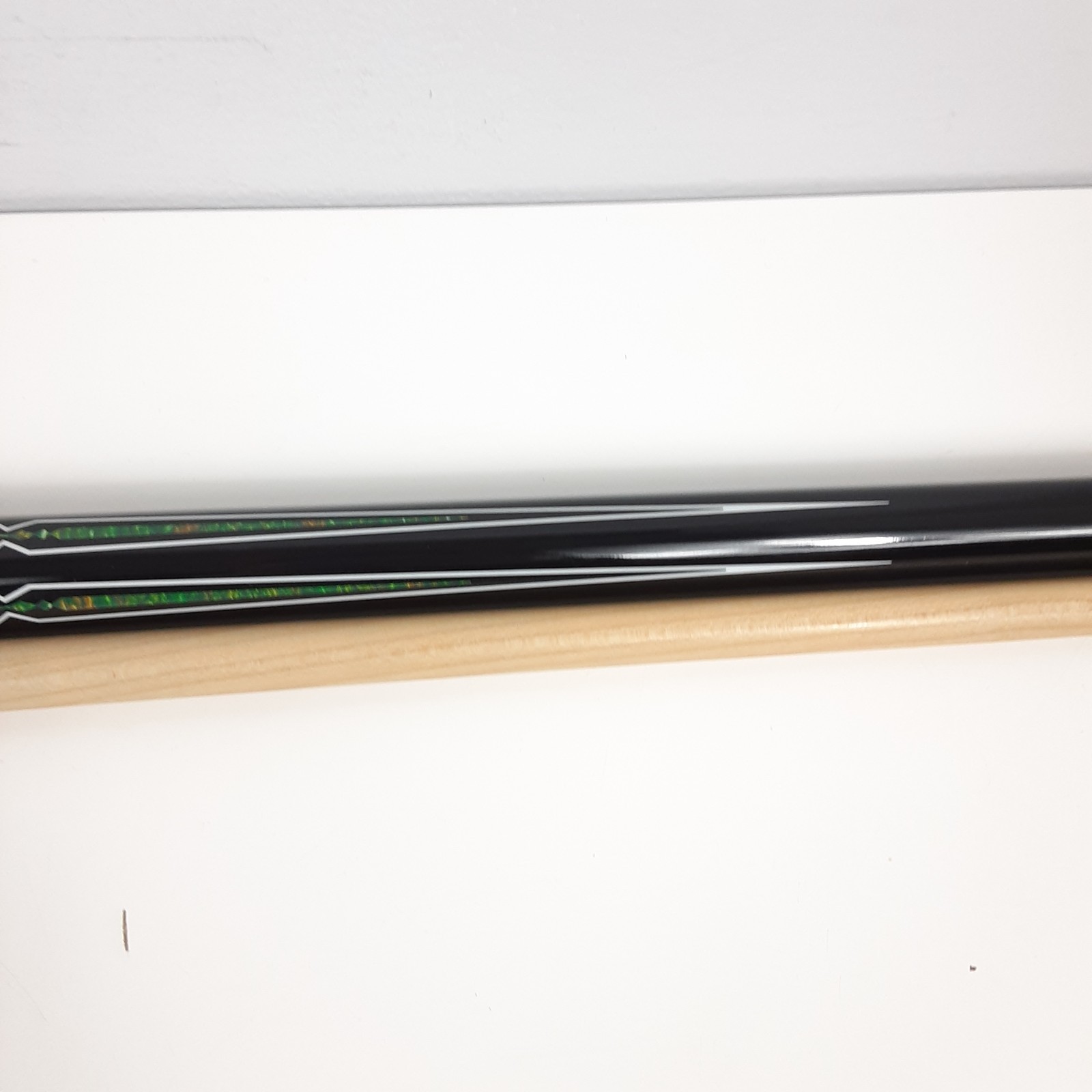 Tai ba Pool Cue Stick with Case 19.5 oz Joint Protector EUC
