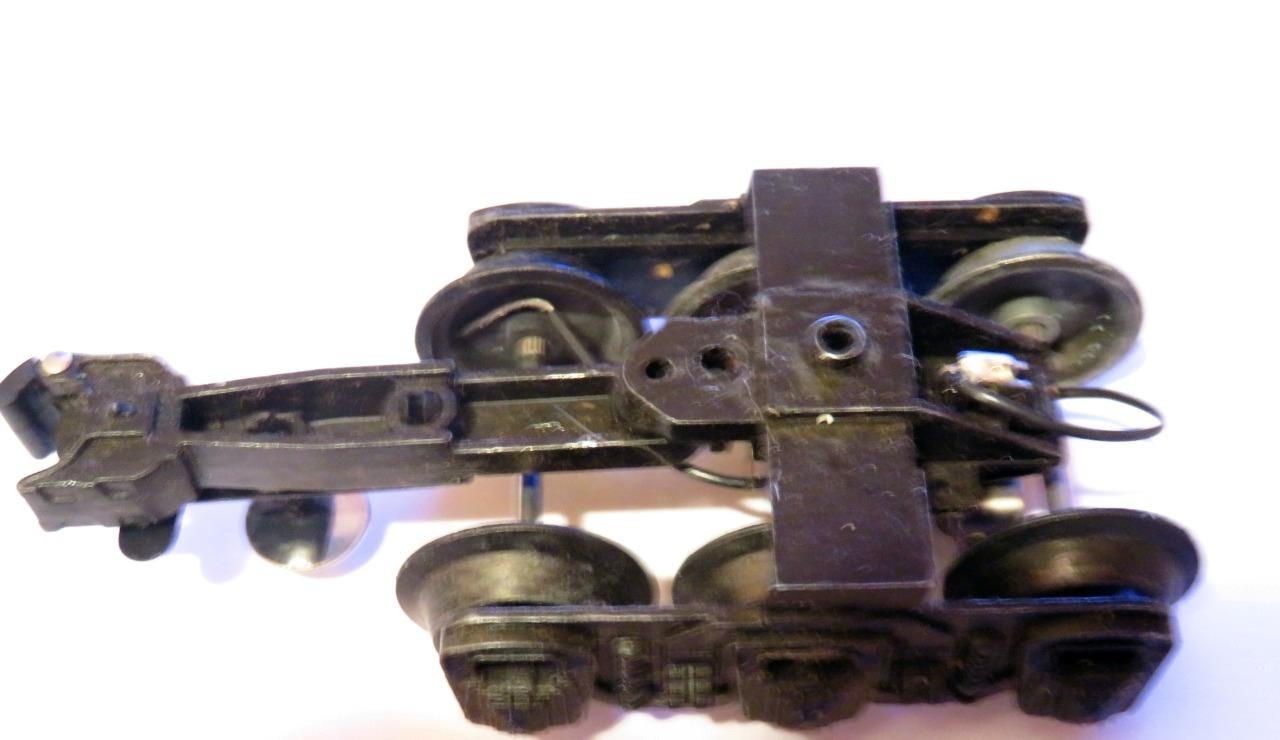 LIONEL TRAINS MPC 600-9536 SIX WHEEL DIECAST PASSENGER CAR TRUCK -NEW - SR156