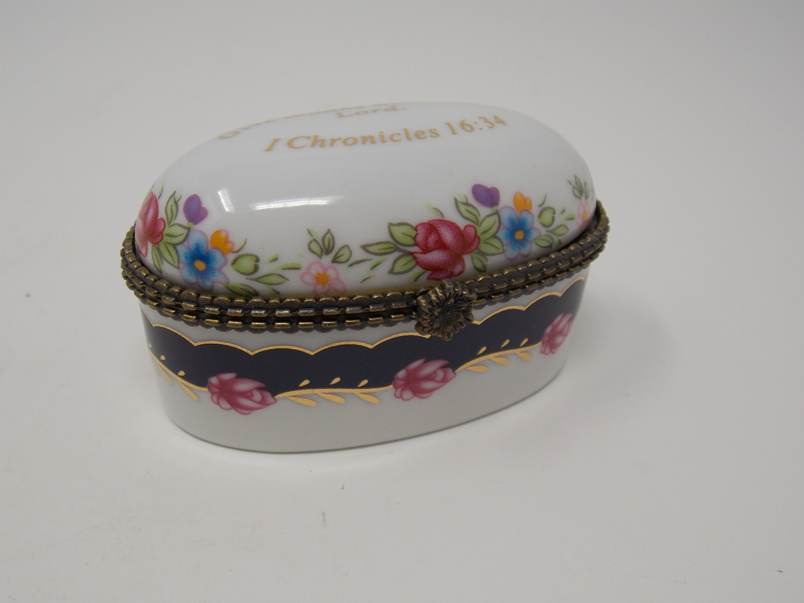 Porcelain Collectable Trinket Box "Give thanks unto the Lord"