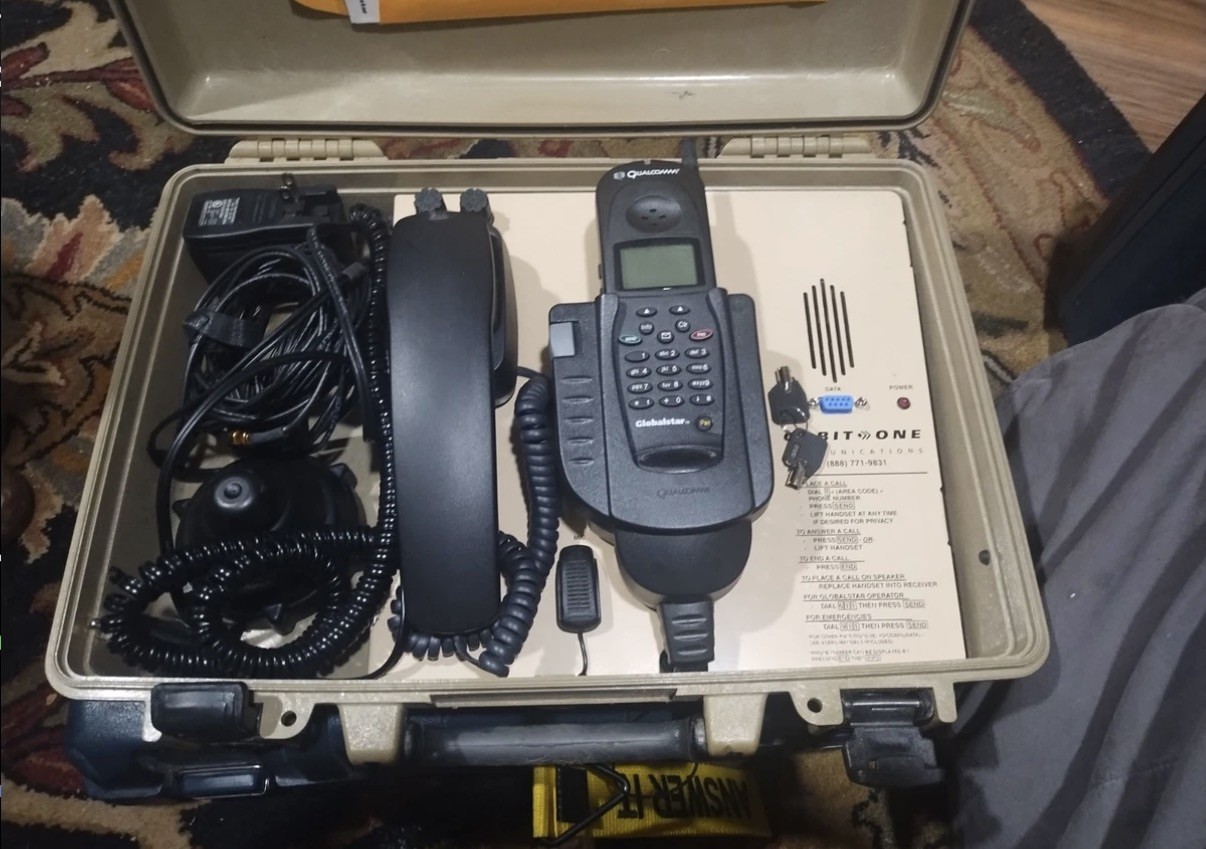 Qualcomm Globalstar gsp1600 Satellite Phone with Portable Docking Kit  Breifcase
