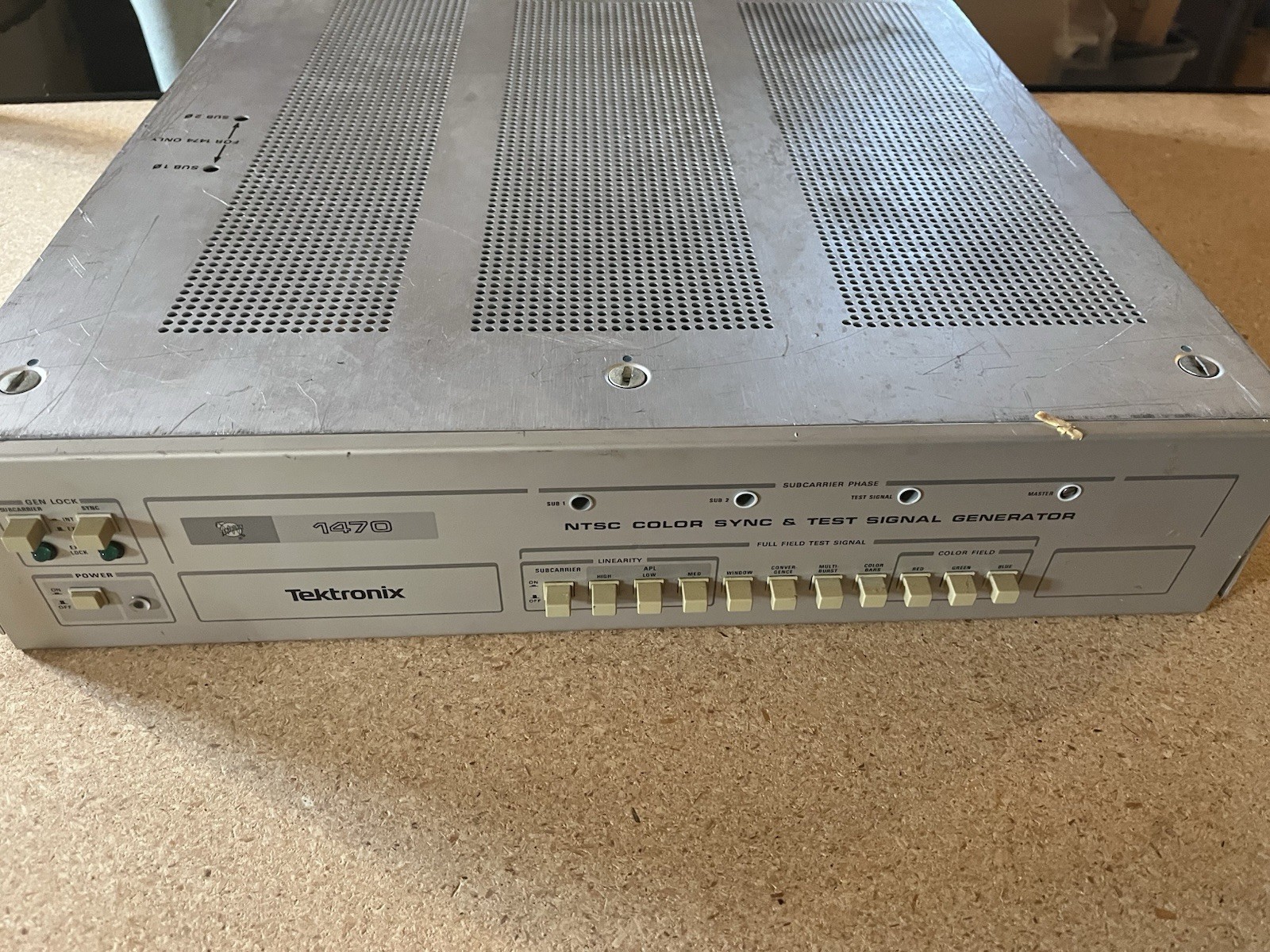 Tektronix 1470 NTSC CCTV Color Sync & Test Signal Generator