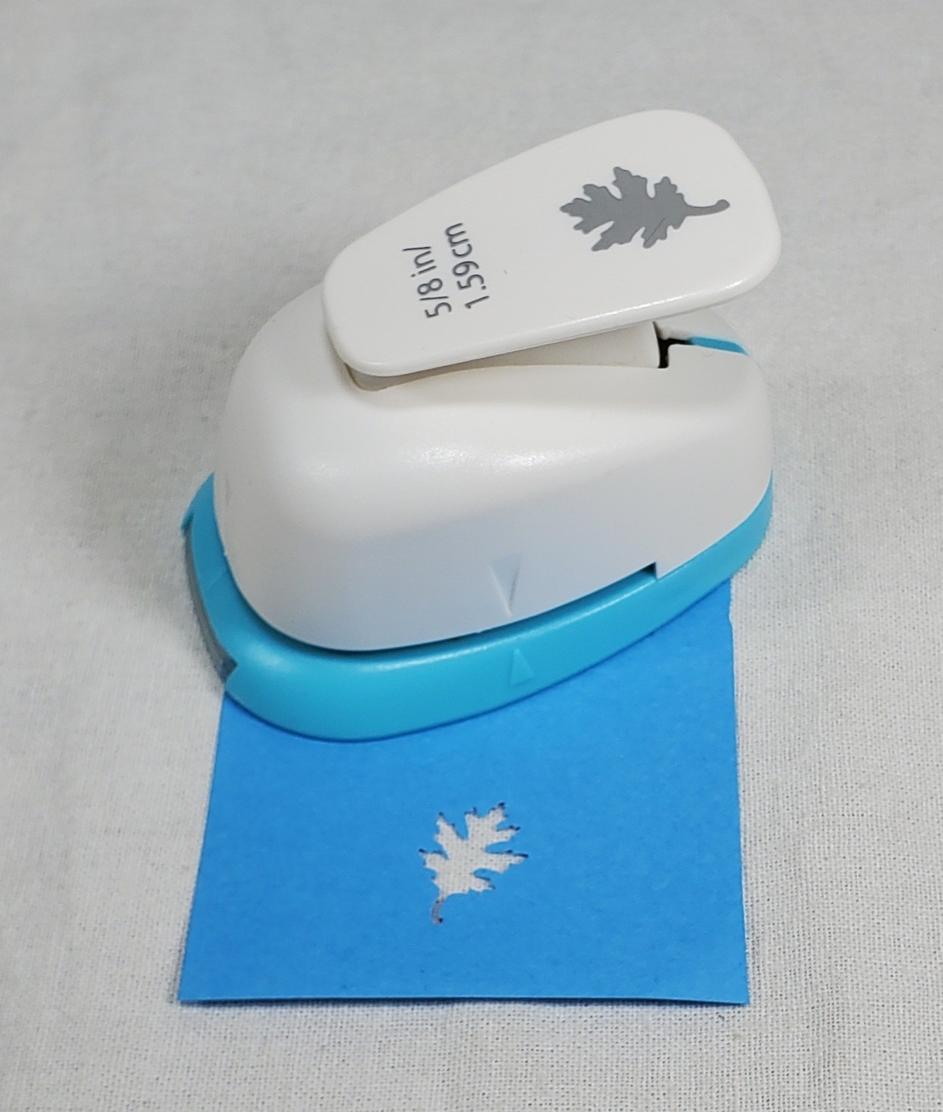 Recollections LEAF 5/8 In. / 1.59cm Paper Punch for scrapbook, cards & crafts