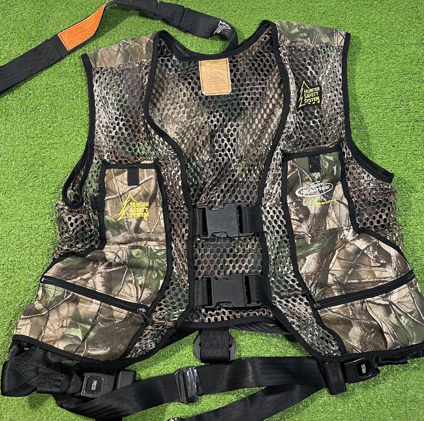 Tree Stand Safety Harness Camo Hunting Vest L/XL Hunter Safety System RealTree