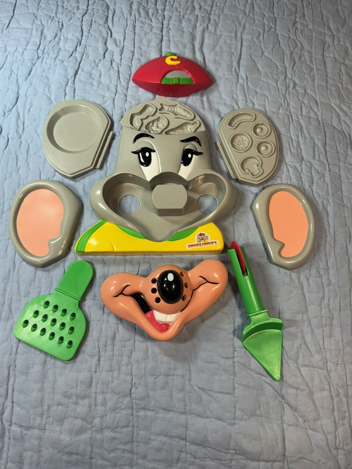 2001 Hasbro Play-Doh Chuck E. Cheese’s Pizza Maker Playset No Dough DOH