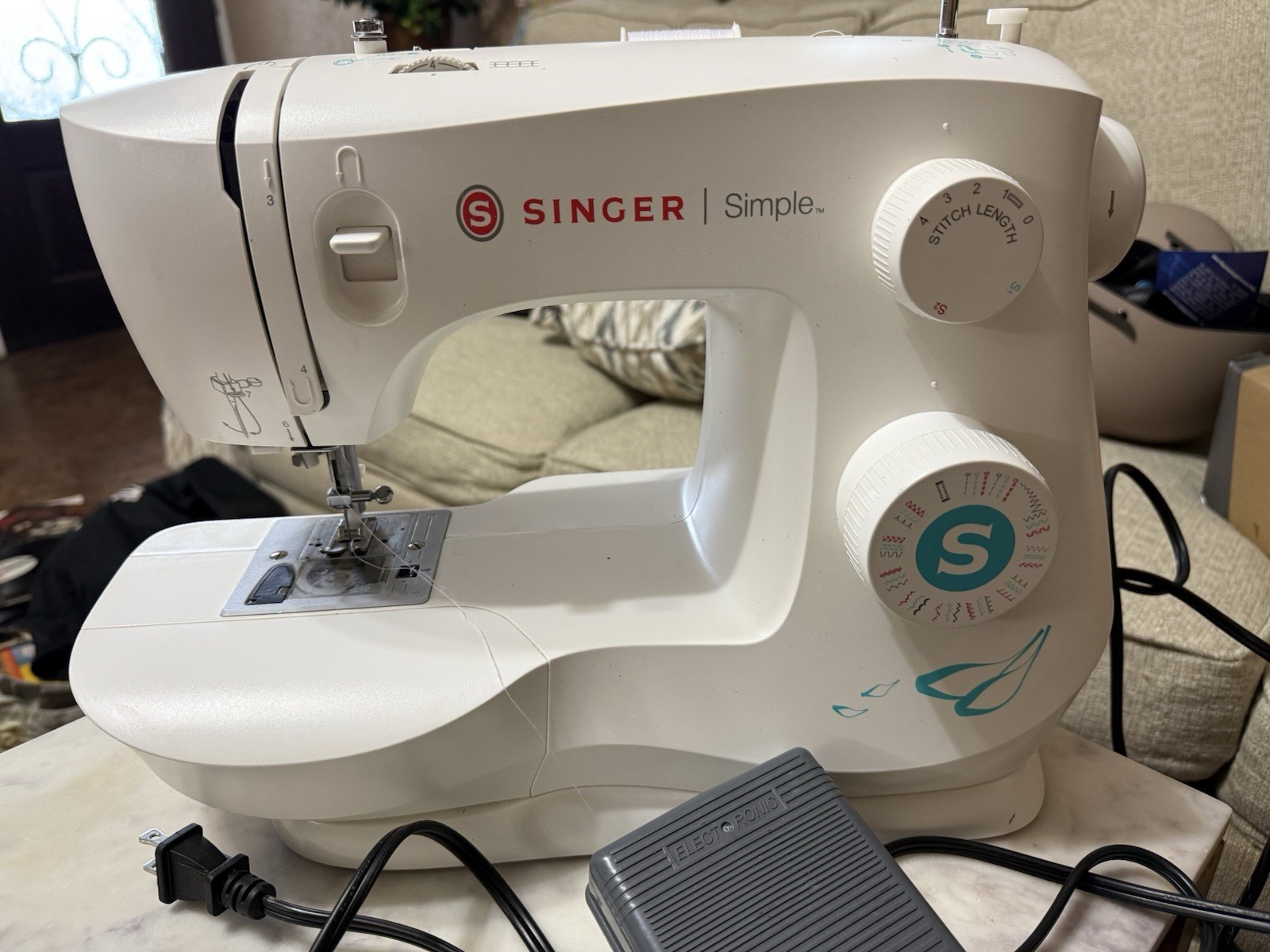 SINGER 3337 Sewing Machine Simple 29 Stitch And Extras