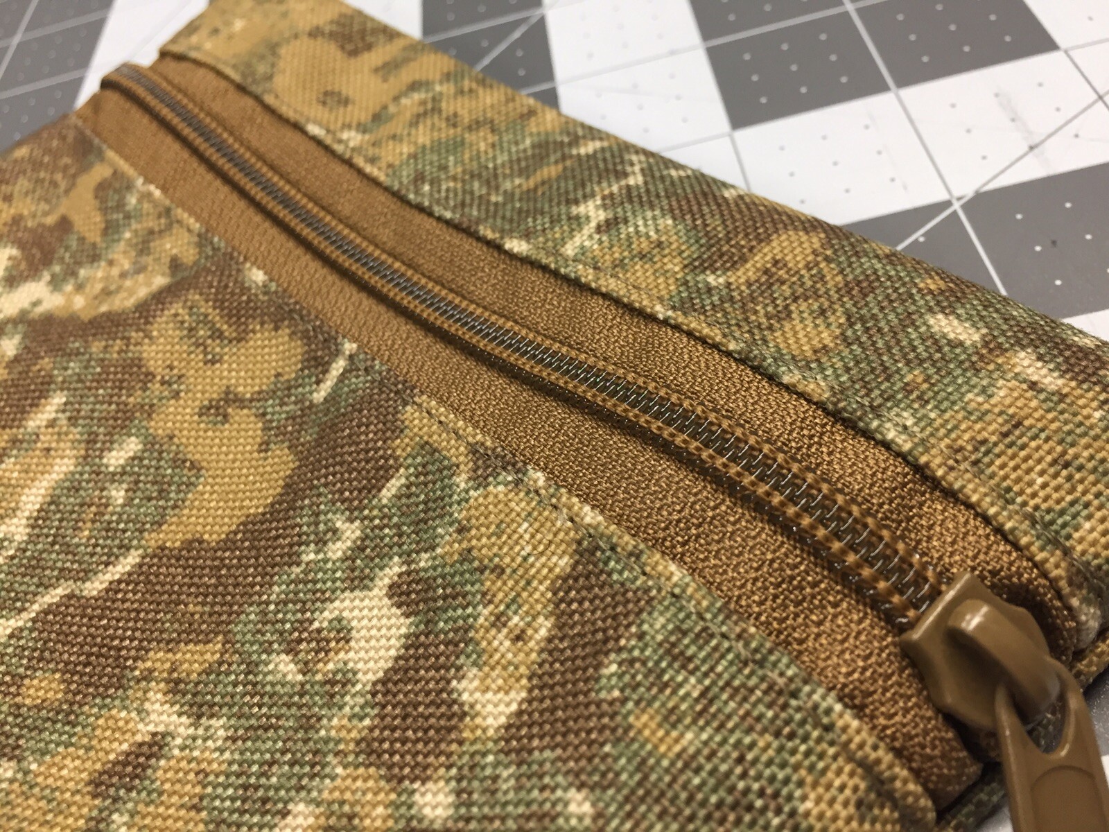 LIVESOUTSIDE.COM PenCott Badlands Camo Coyote Brown Zipper Bag Small USA Made