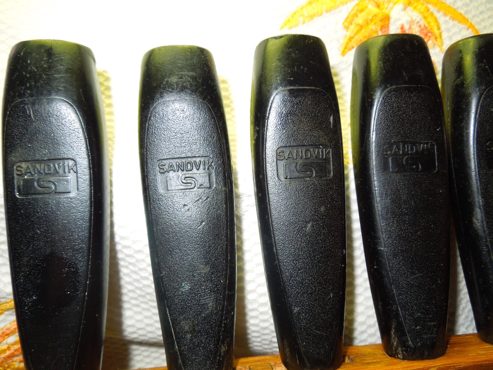 VINTAGE SANDVIK 6 PC CHISELS MADE IN HOLLAND SWEEDISH STEEL MAGNETIC WOOD CASE