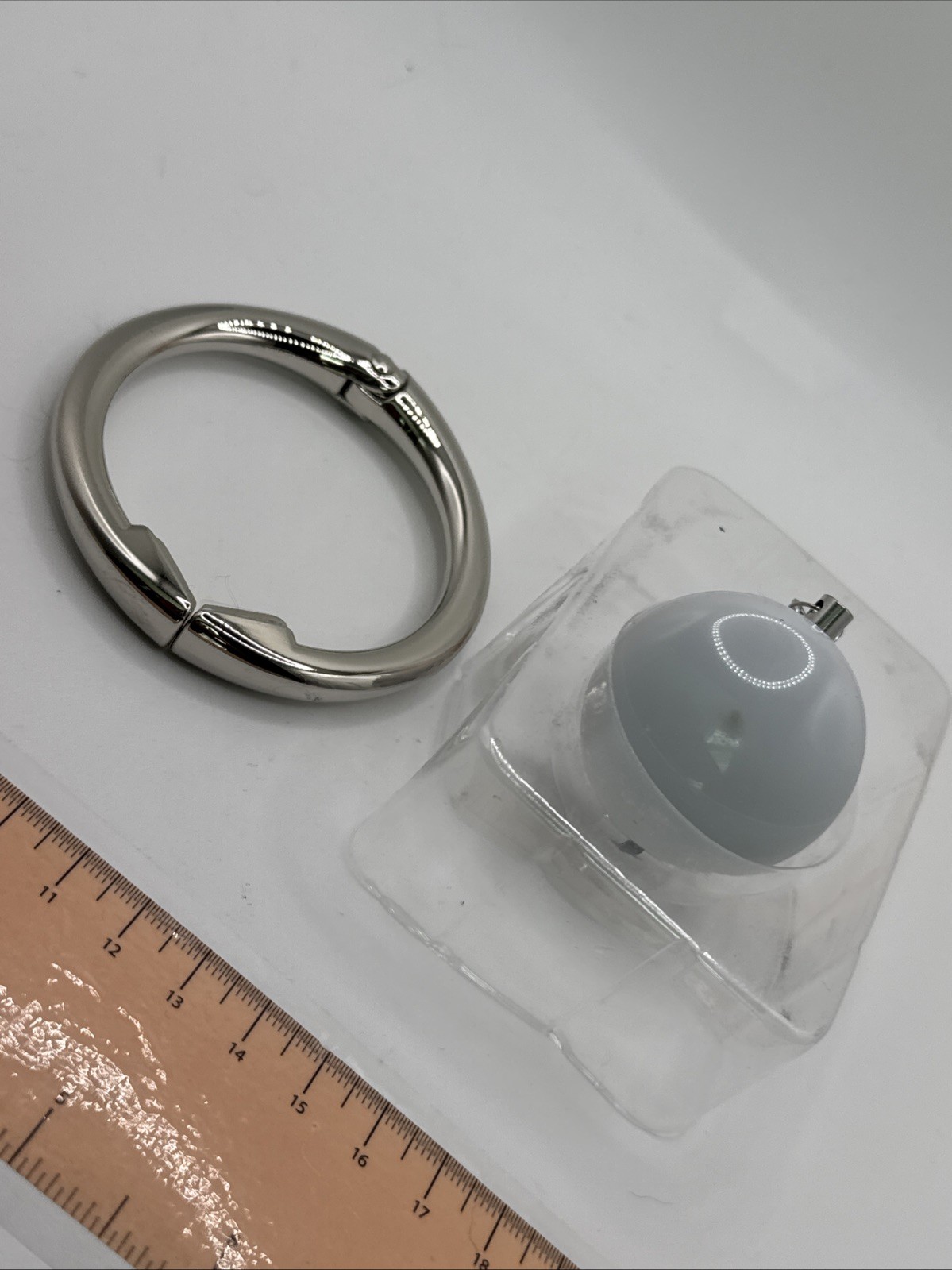 Deja Royal Purse Buddies - Round Purse Hanger & Sensor Light Set