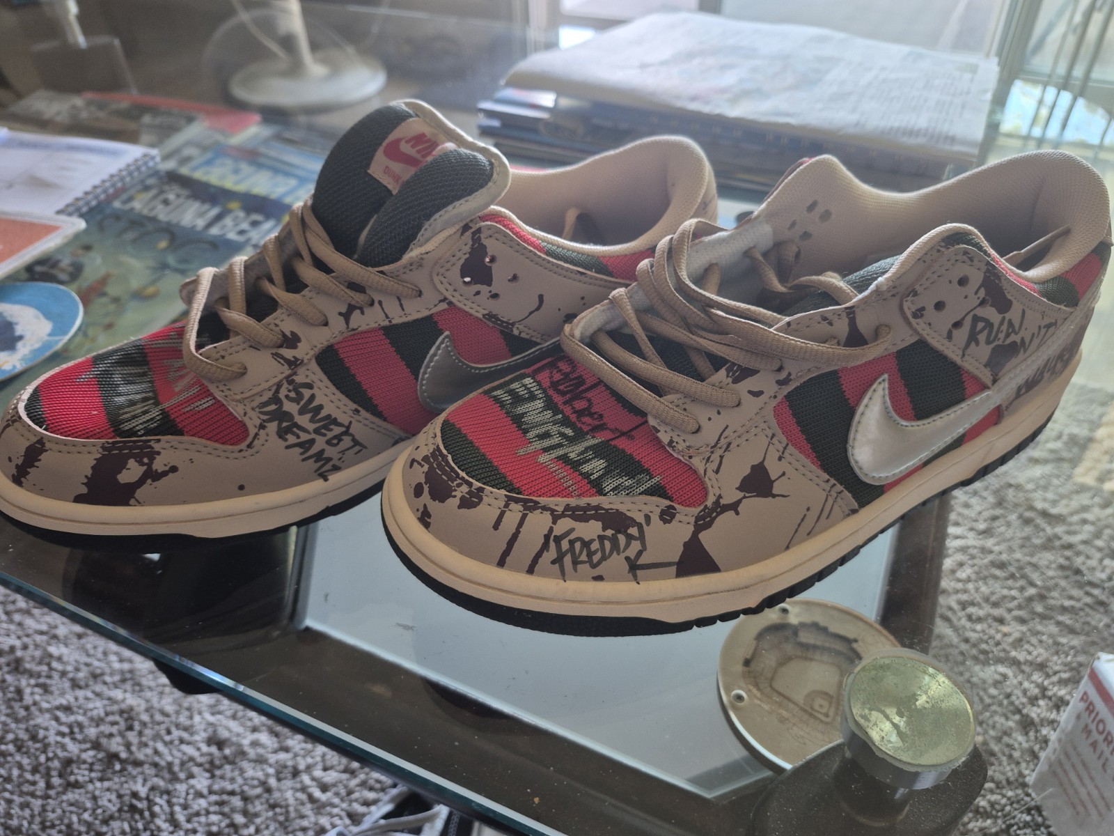 Nike SB Dunk Low Skateboarding Shoes Red Black Beige Graffiti