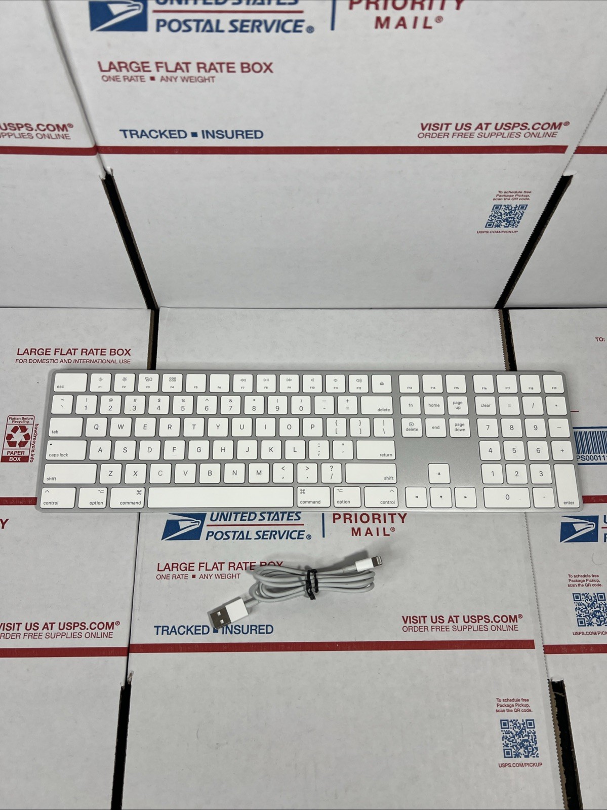 Apple A1843 Magic Keyboard with Numeric Keypad + Cable - SAME DAY - WARRANTY