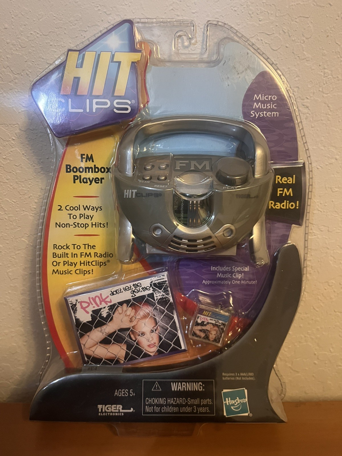 Hit Clips FM Boombox + P!NK Hit Clip 'Don't Let Me Get Me' NIB