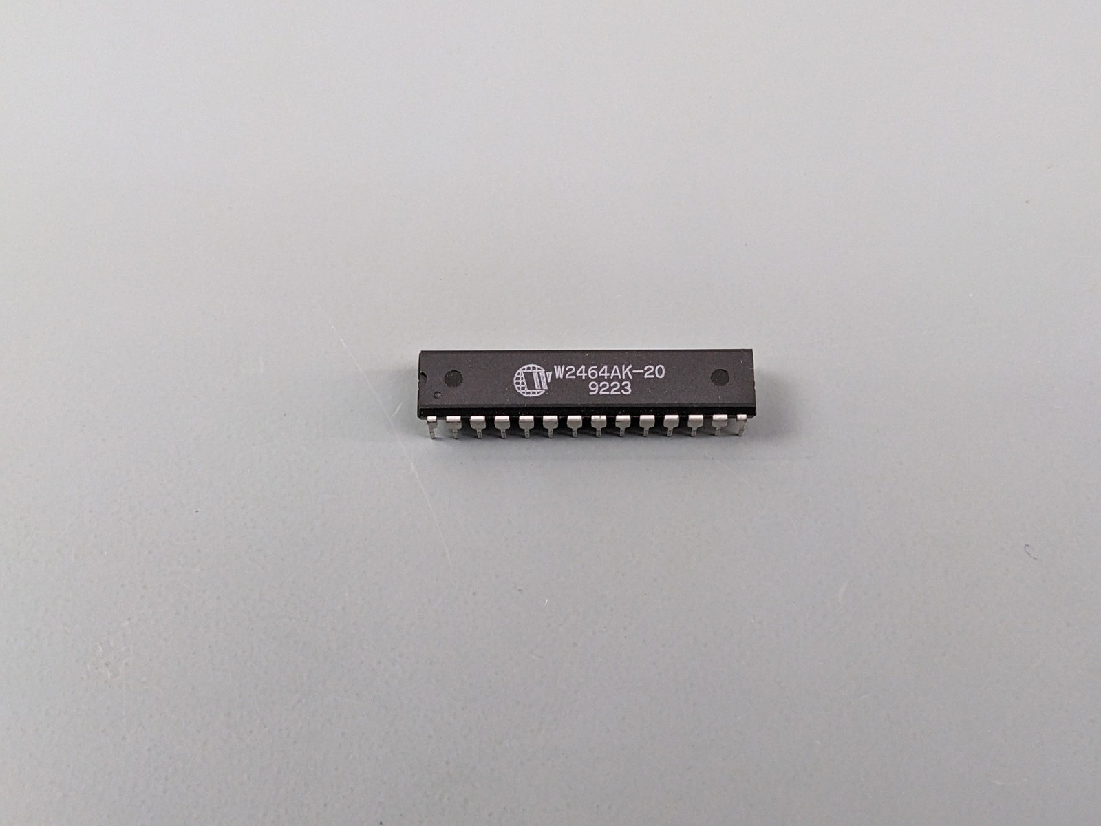 (4) Winbond 64K (8K x 8) SRAM Cache RAM ICs, Narrow DIP28 W2464AK-20