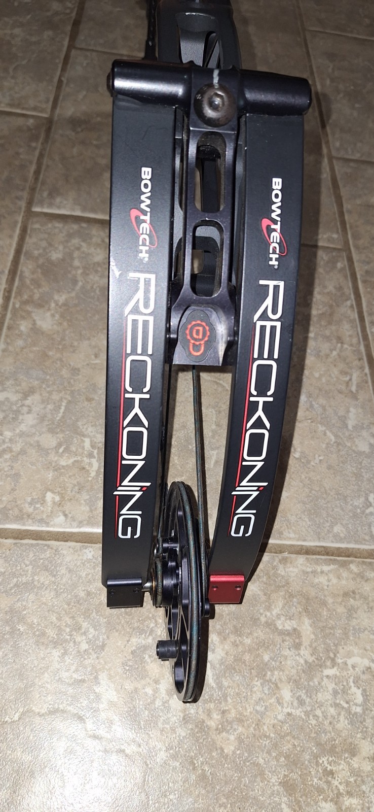 Bowtech Reckoning 35 RH 60# black, Target Bow