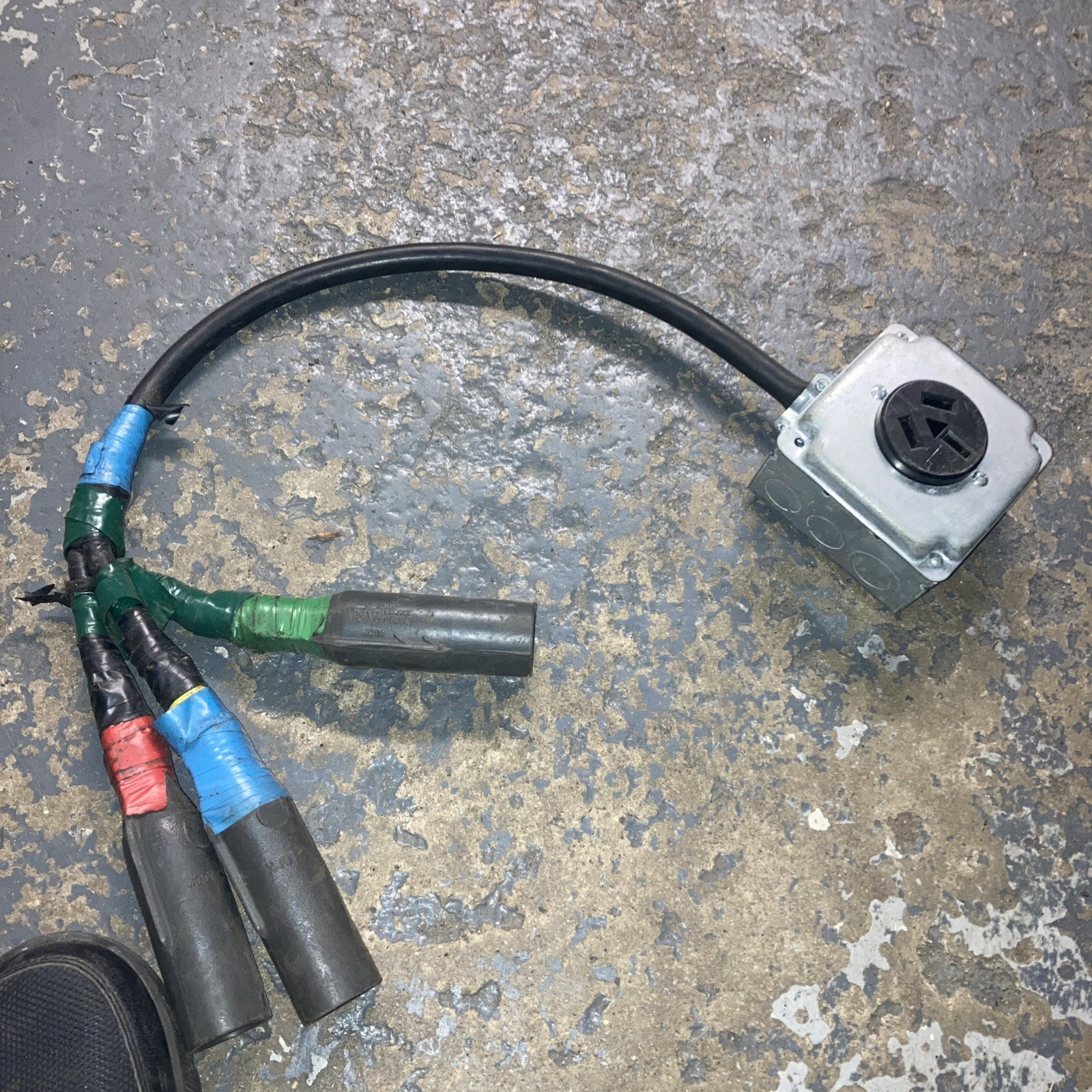 220 Camlock To 220 Stove Or Equipment Connector  For Studio Or Location Film Equ