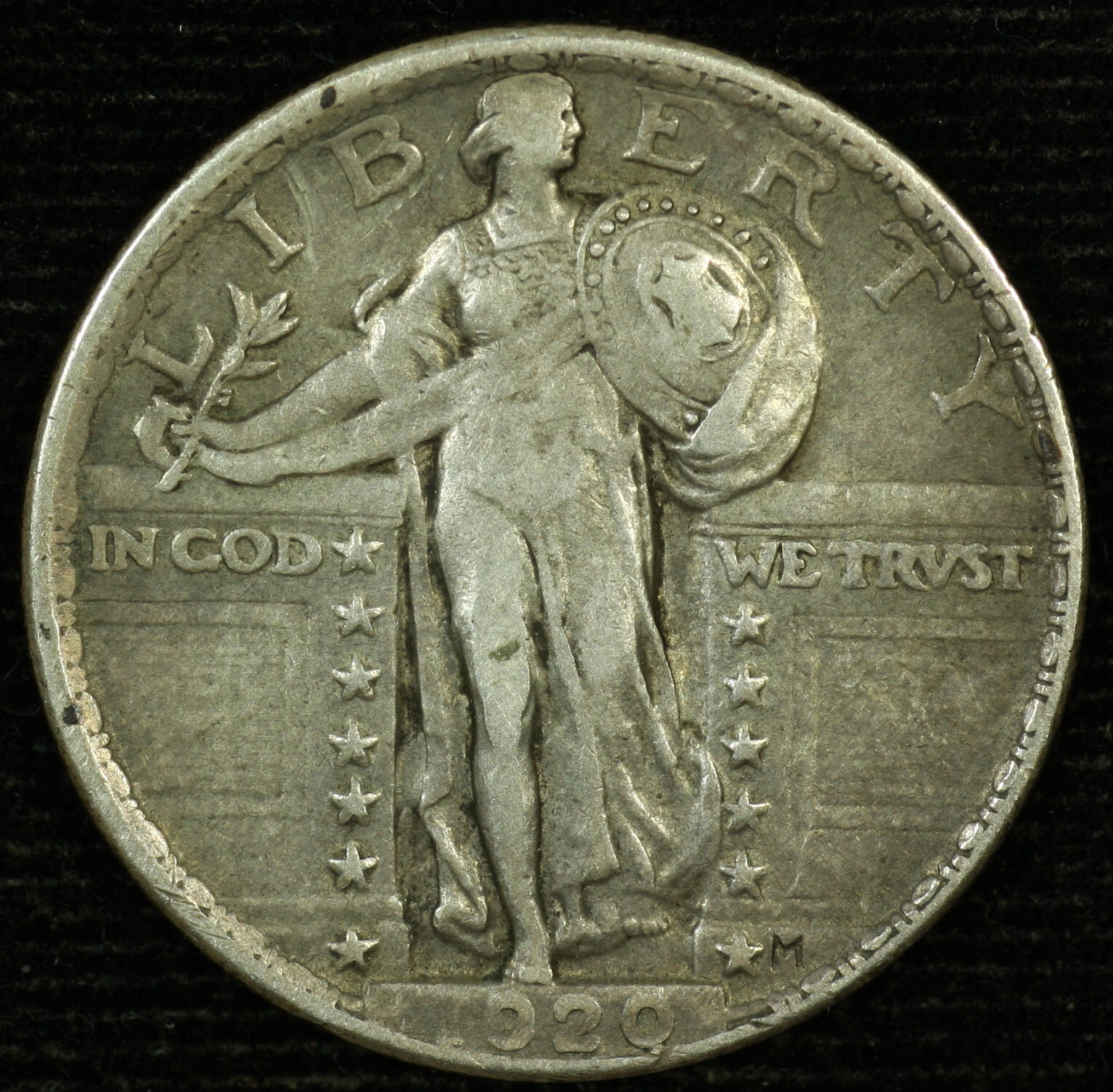 Standing Liberty Silver Quarter. 1920 P.  Extra Fine. Lot # 9042-44-0108