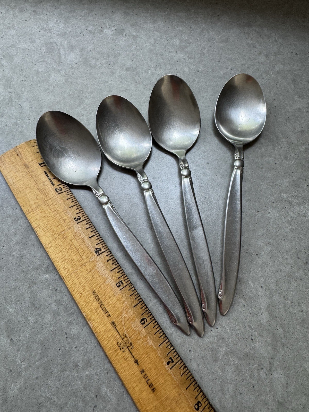 Oneida USA Rogers Flair Pattern Stainless Flatware Complete Service for 4 20 Pcs