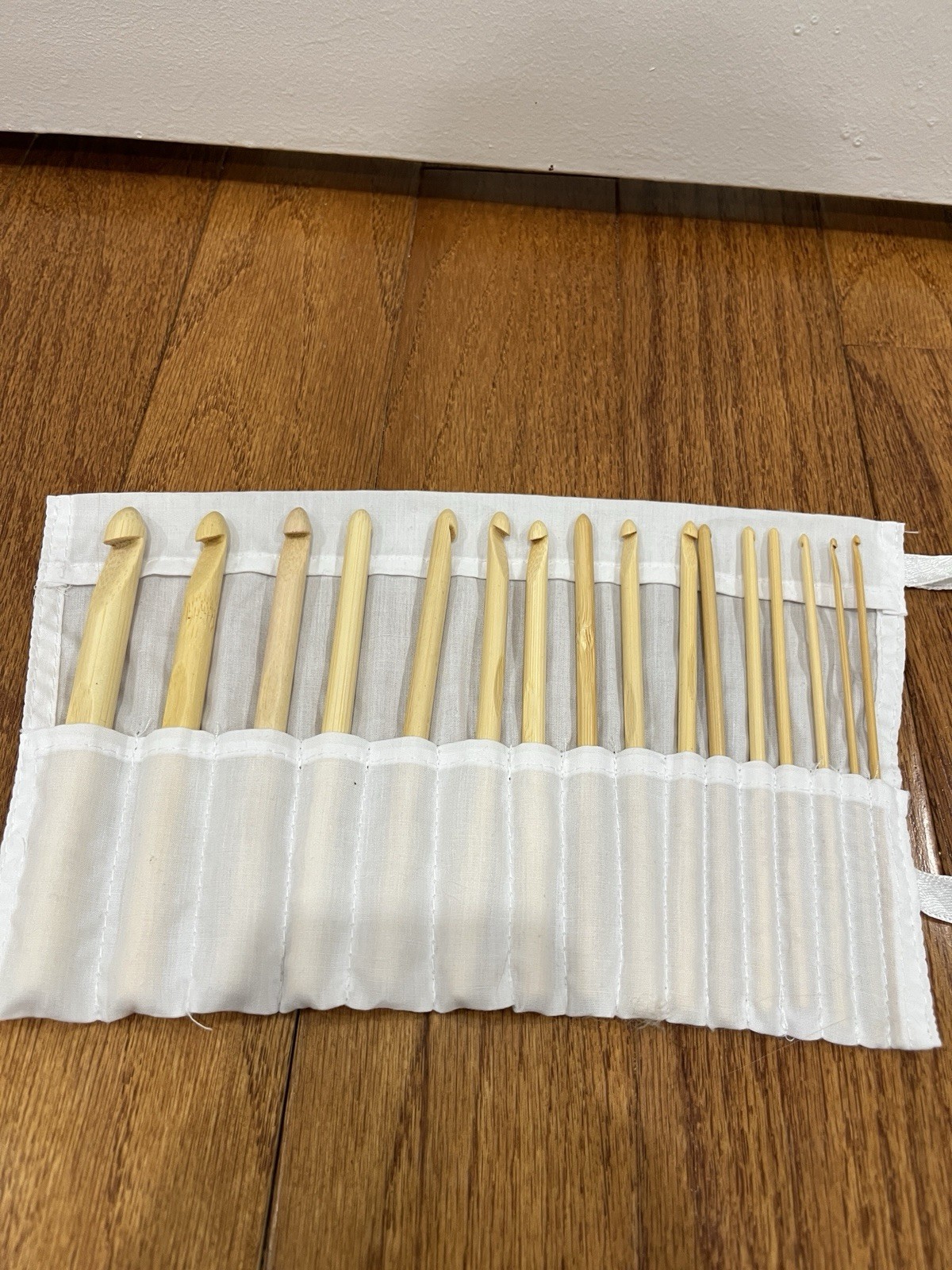 Set Of Wooden Crochet Hooks US Size 17, 15, 13 11-1 In White Roll Bag