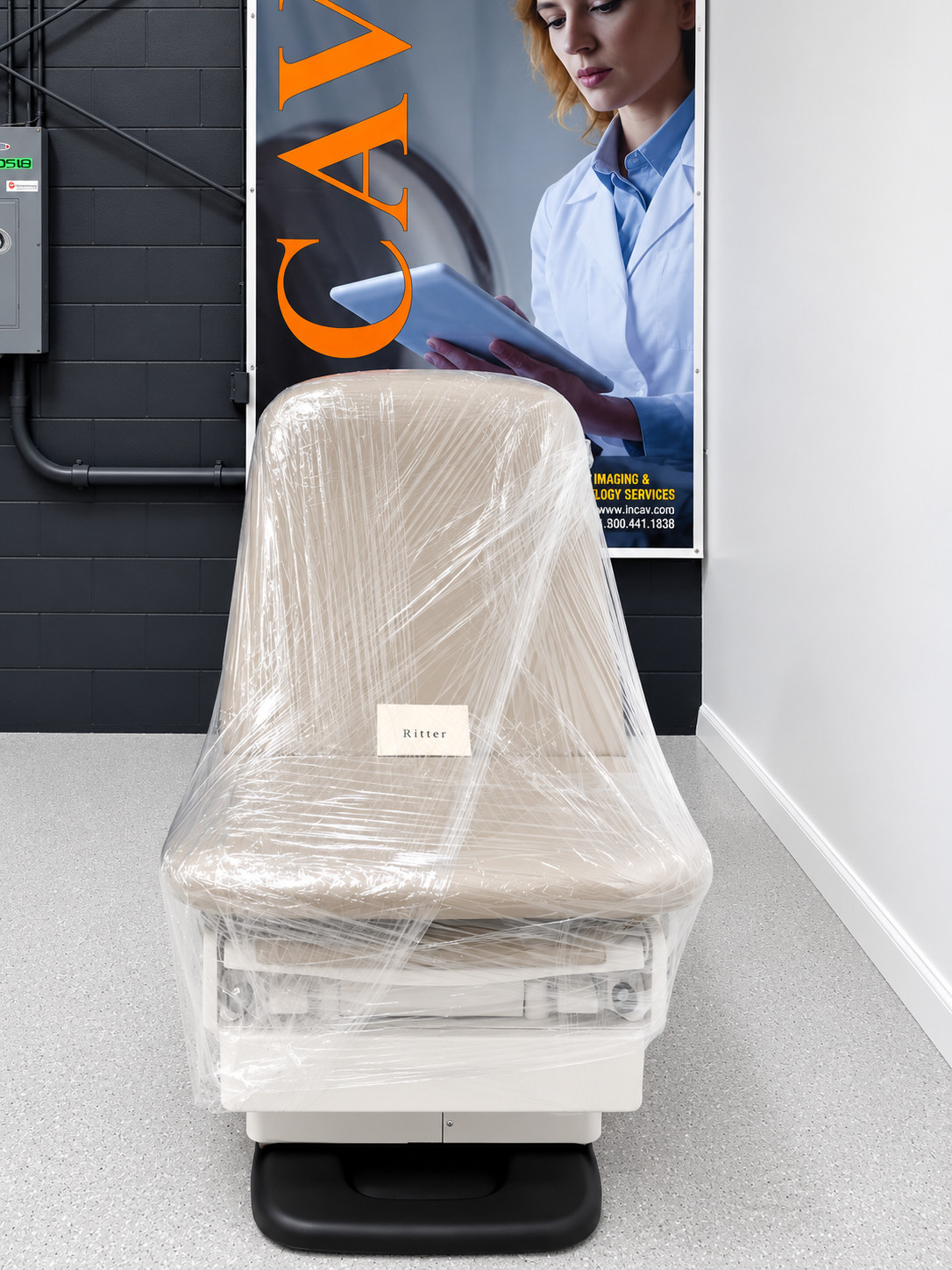 Midmark 224 Barrier-Free Power Examination Table with Foot Switch
