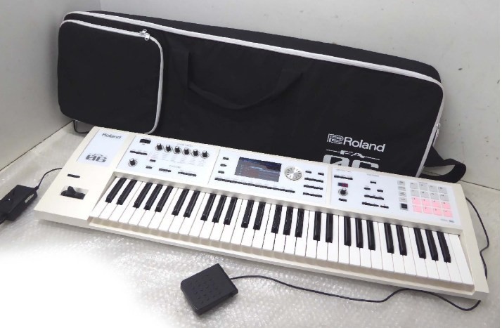 Roland FA-06 61-key Music Workstation w/ gig bag