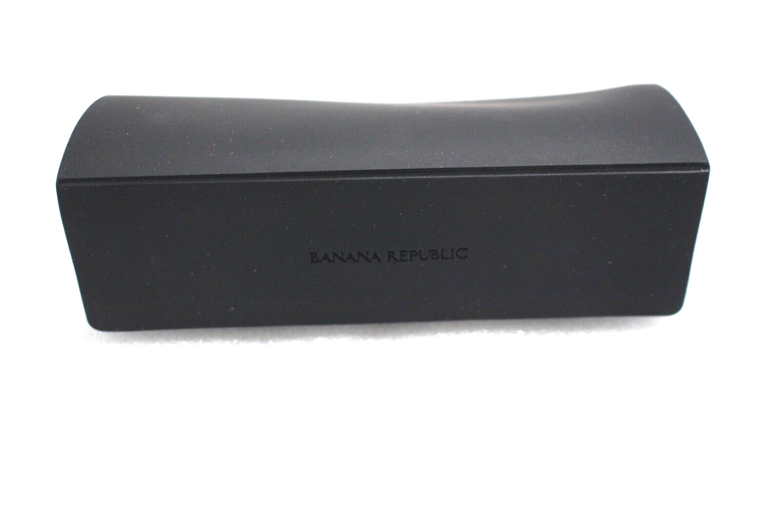 BANANA REPUBLIC SEMI-HARD CASE MAGNETIC CLOSURE