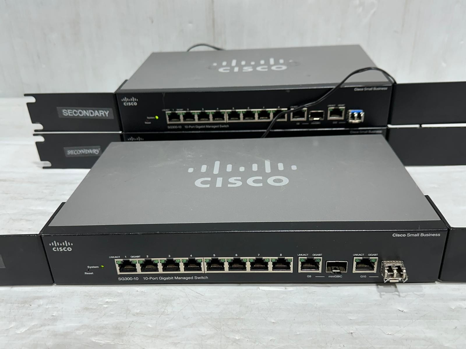 Cisco SG300-10 Managed Switch #4152 (One)THS