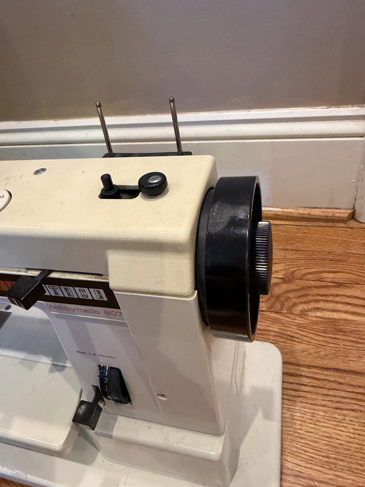 Pfaff Hobbymatic 807 Sewing Machine - With Accessories And Manual UNTESTED READ