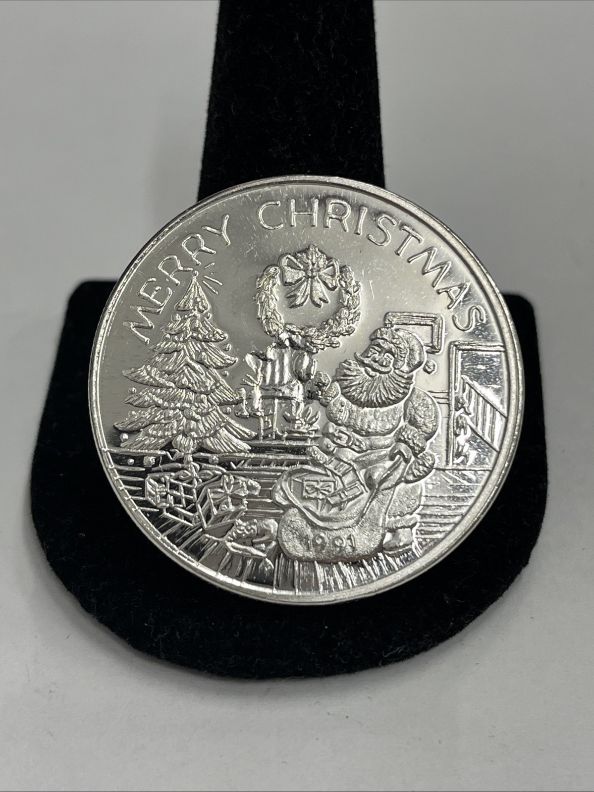 Vintage 1991 “Merry Christmas” .999 1 Oz Silver Round