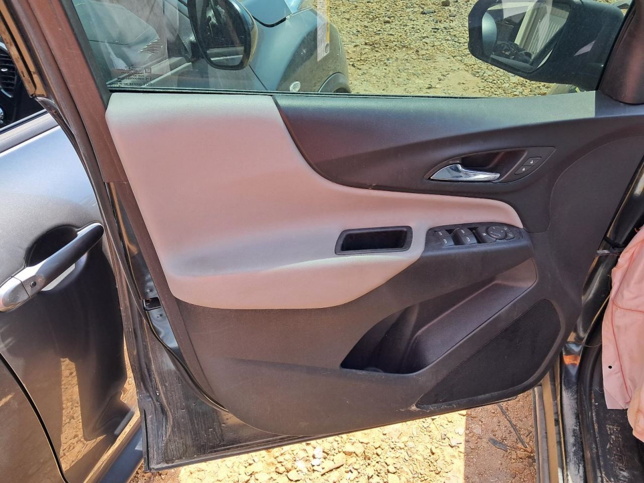 EQUINOX 2019 Glove Box 4768543