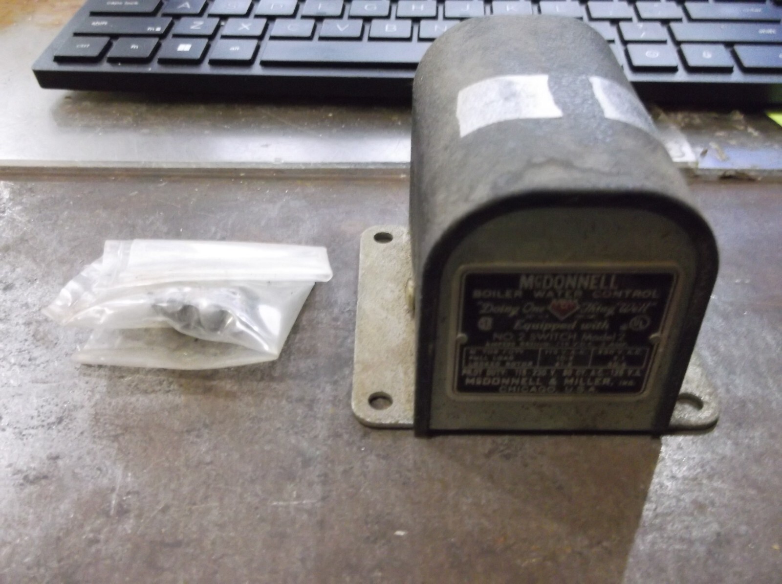 NIB MCDONNELL MODEL 2 BOILER WATER CONTROL 115-230V (WL10-1)