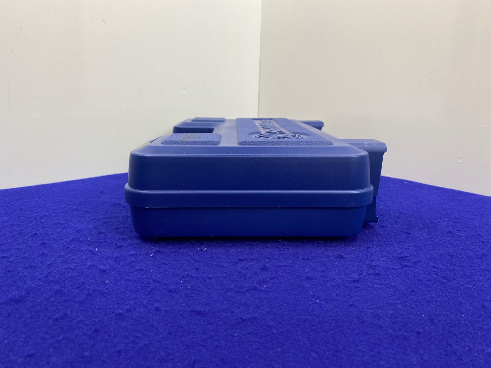 Smith&Wesson Factory Blue Hard Case with Foam Insert & Hoppes Cloth Factory OEM
