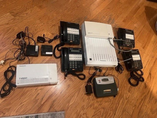 Panasonic KX-TD816 8EXT And 8EXT Digital Super Hybrid System Complete W/ Phones.