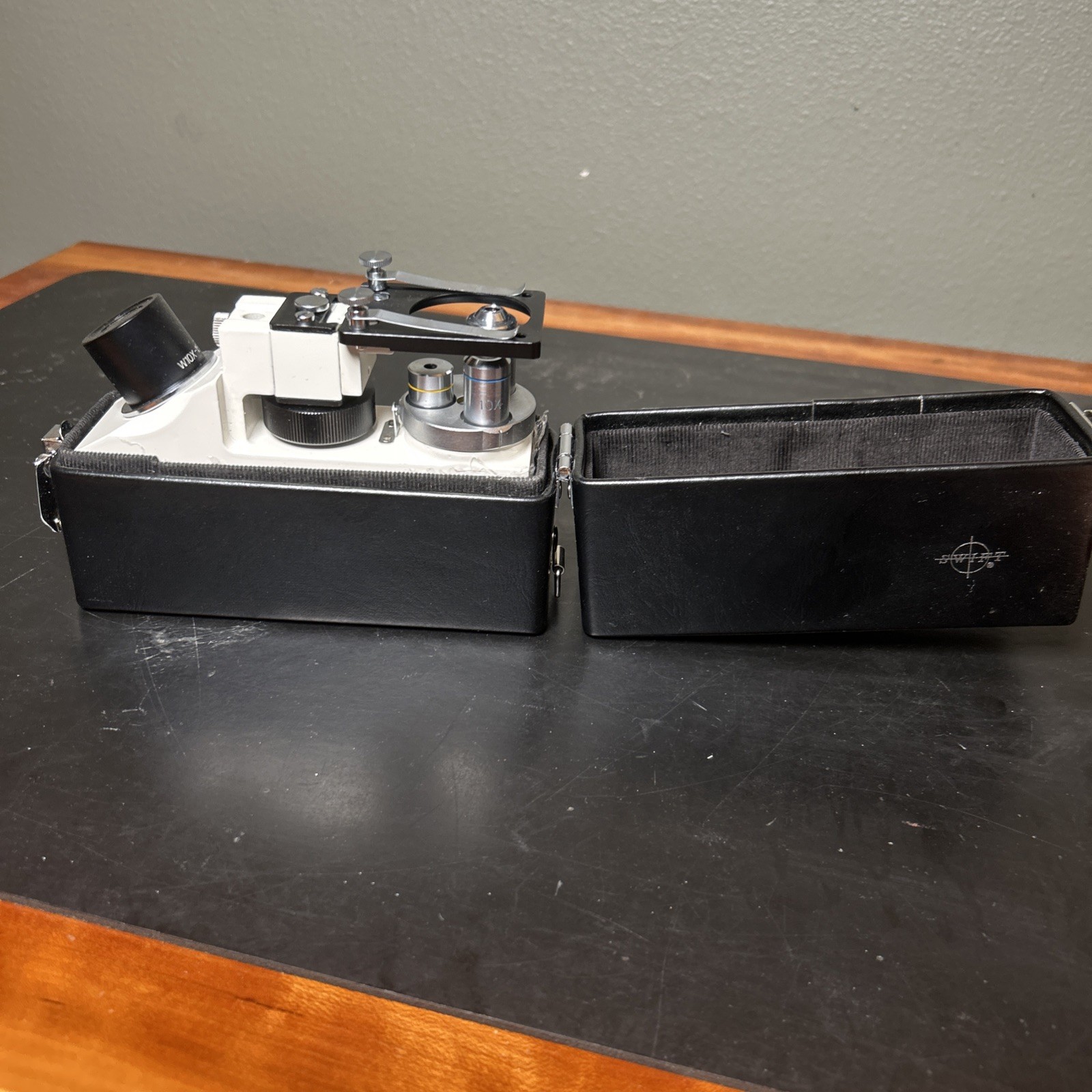 Swift FM-31 Field-Master Microscope