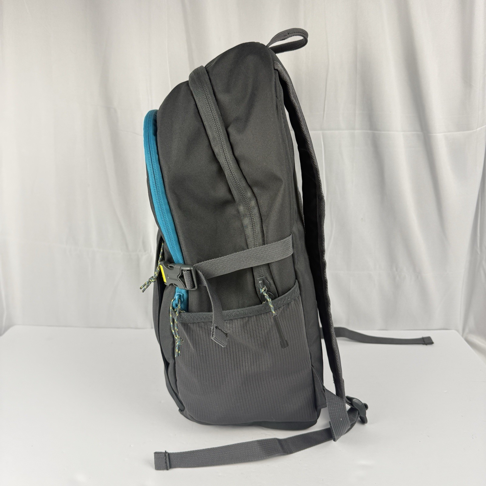 Sierra Designs 25L Hydration Compatible Black Teal Backpack Daypack Reflective