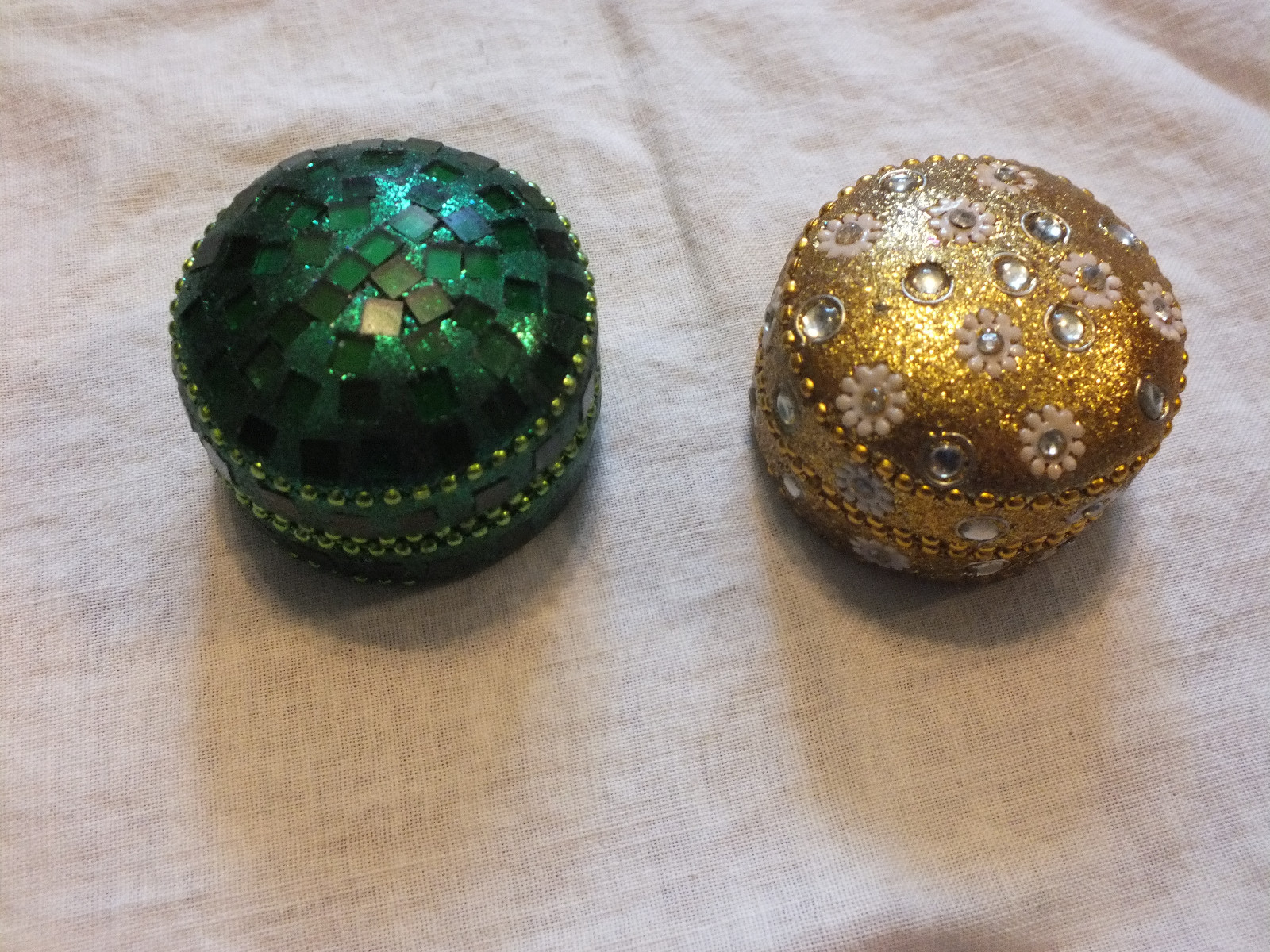 Collectible Trinket Jewelry Box Set 2 Signed Made in India Green Gold 2 x 1 1/4