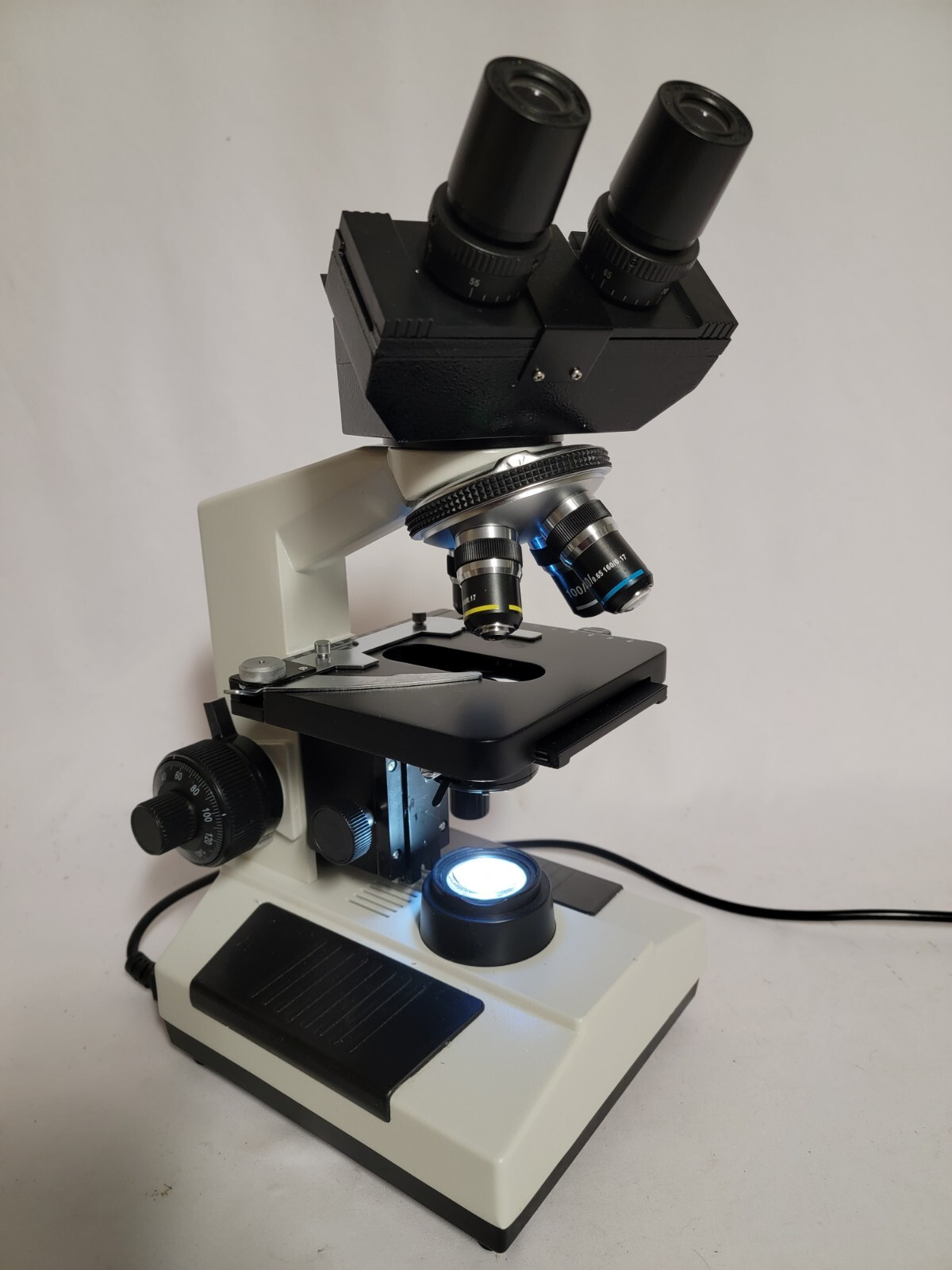 OMAX 40X-2000X LED Compound 3.0MP Digital Microscope w/ Extras