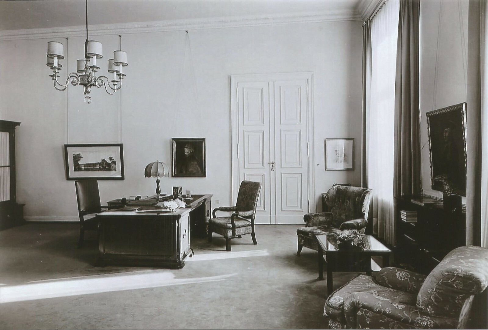 WW II  German   Photo --      Inside “Berghof - Berchtesgaden