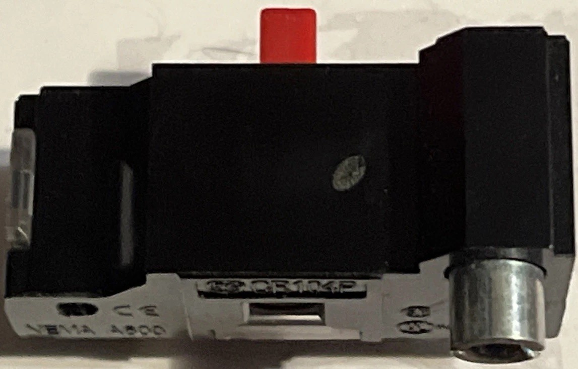 New GE CR104PXC01 Single Circuit Contact Block NC Contact Block CR104P RED