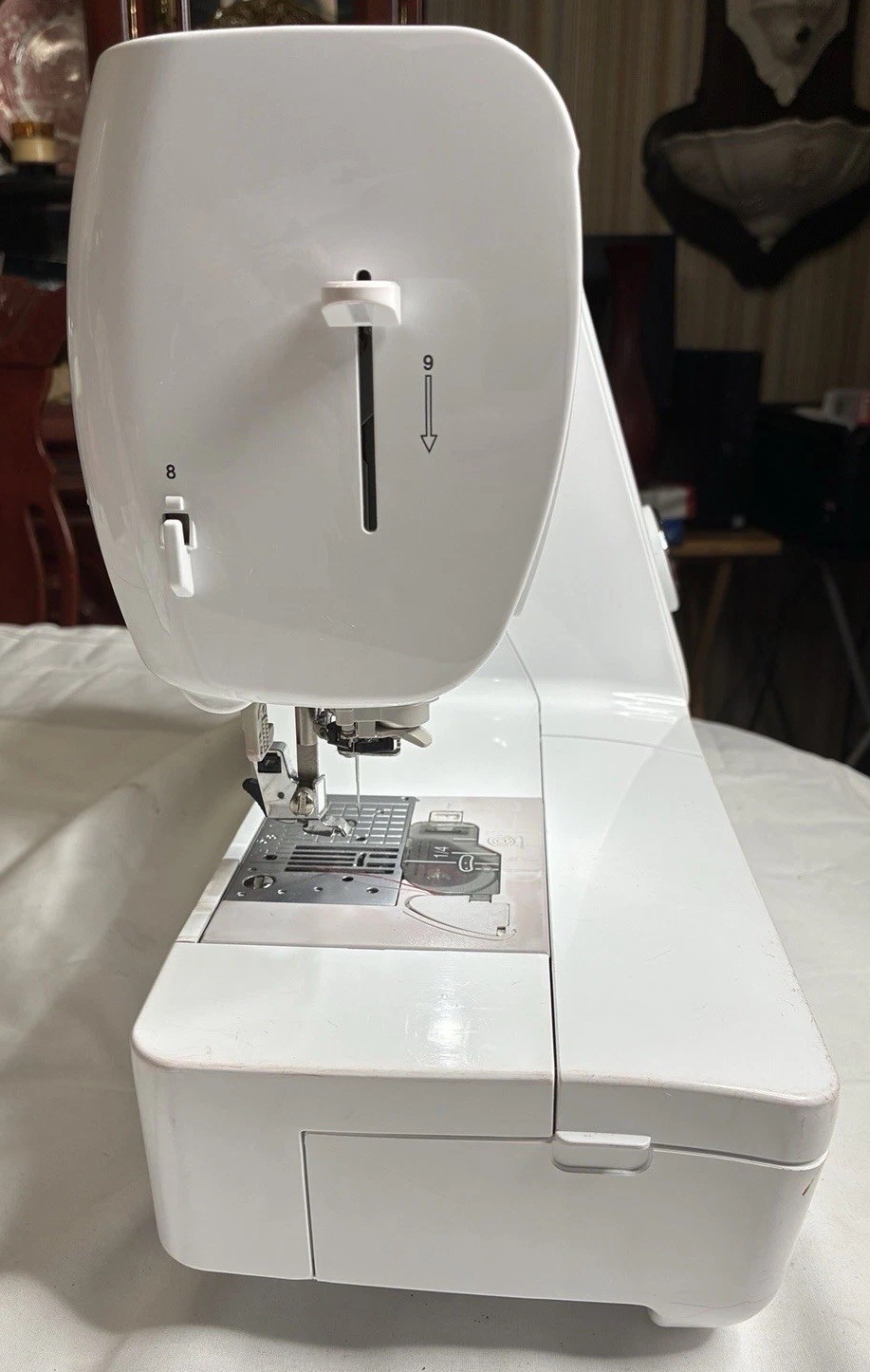 baby lock BL80B Sewing Machine, With LCD Display.