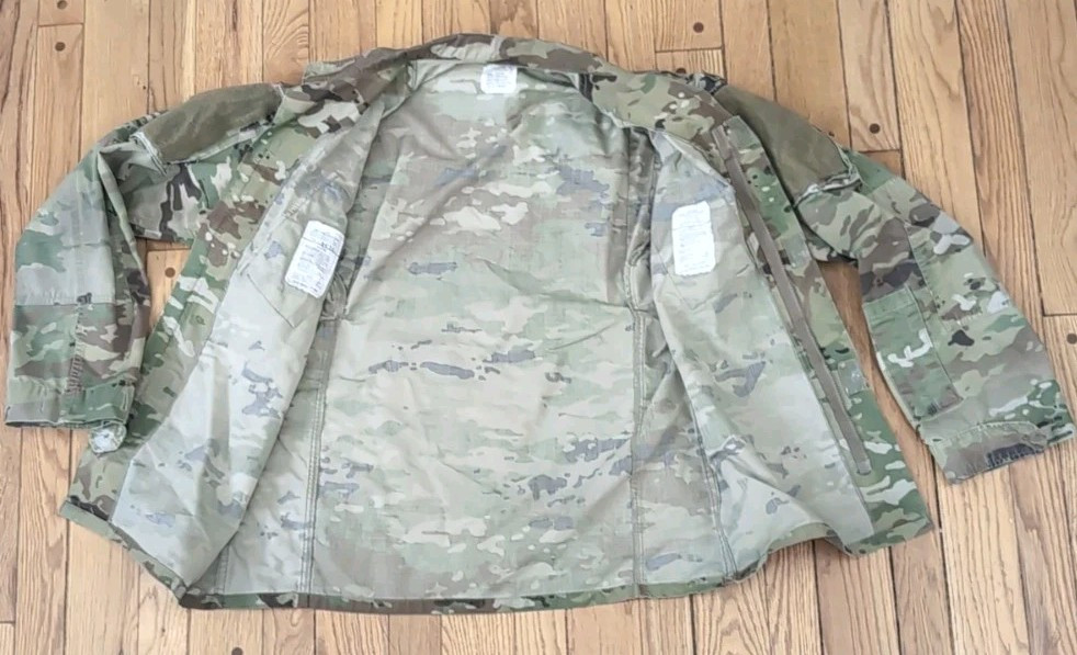 Coat Army Combat Uniform Unisex 8415-01-623-5180 Size Small Regular/ Bug Resist