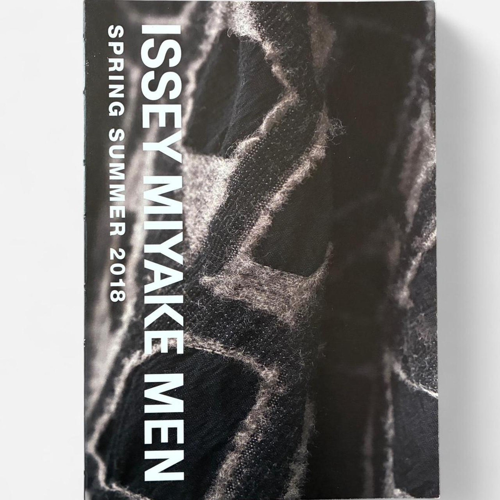 Issey Miyake Men spring /summer 2018 catalog lookbook