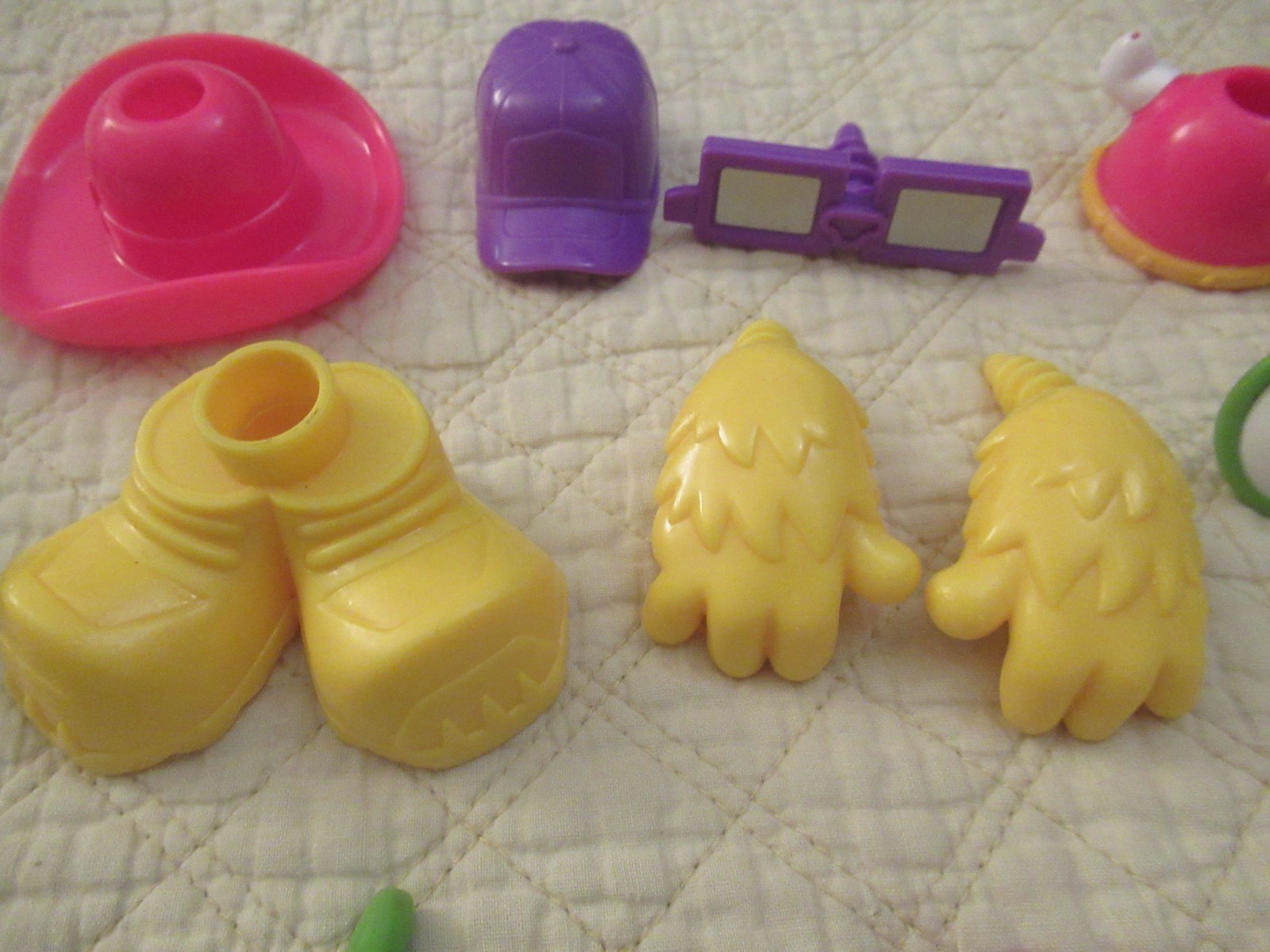 Play-Doh Create-a-Face Character Accessories Set (13 Pieces)