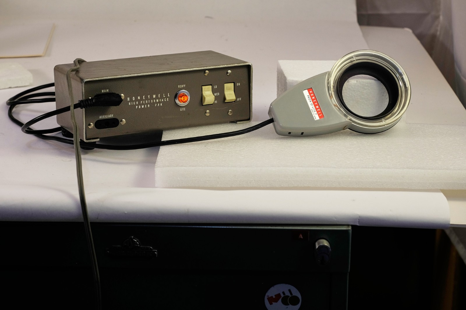 Honeywell PROX-O-LITE 7 Ring Flash  & High Performance Power Pak  - works well