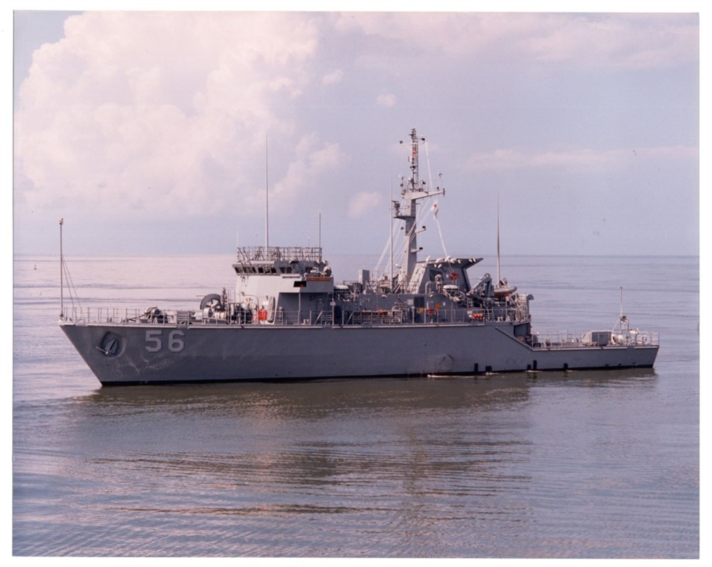 1996 US Navy Minehunter MHC-56 Kingfisher in Gulf Mexico 8x10 Orig. News Photo