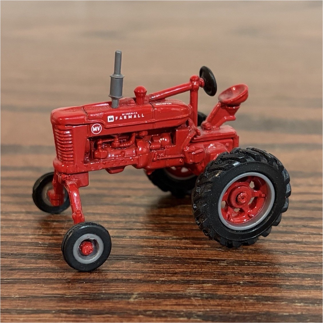 Farmall McCormick Farmall Tractor 1:64 HighCrop 2001 NFTM 24510