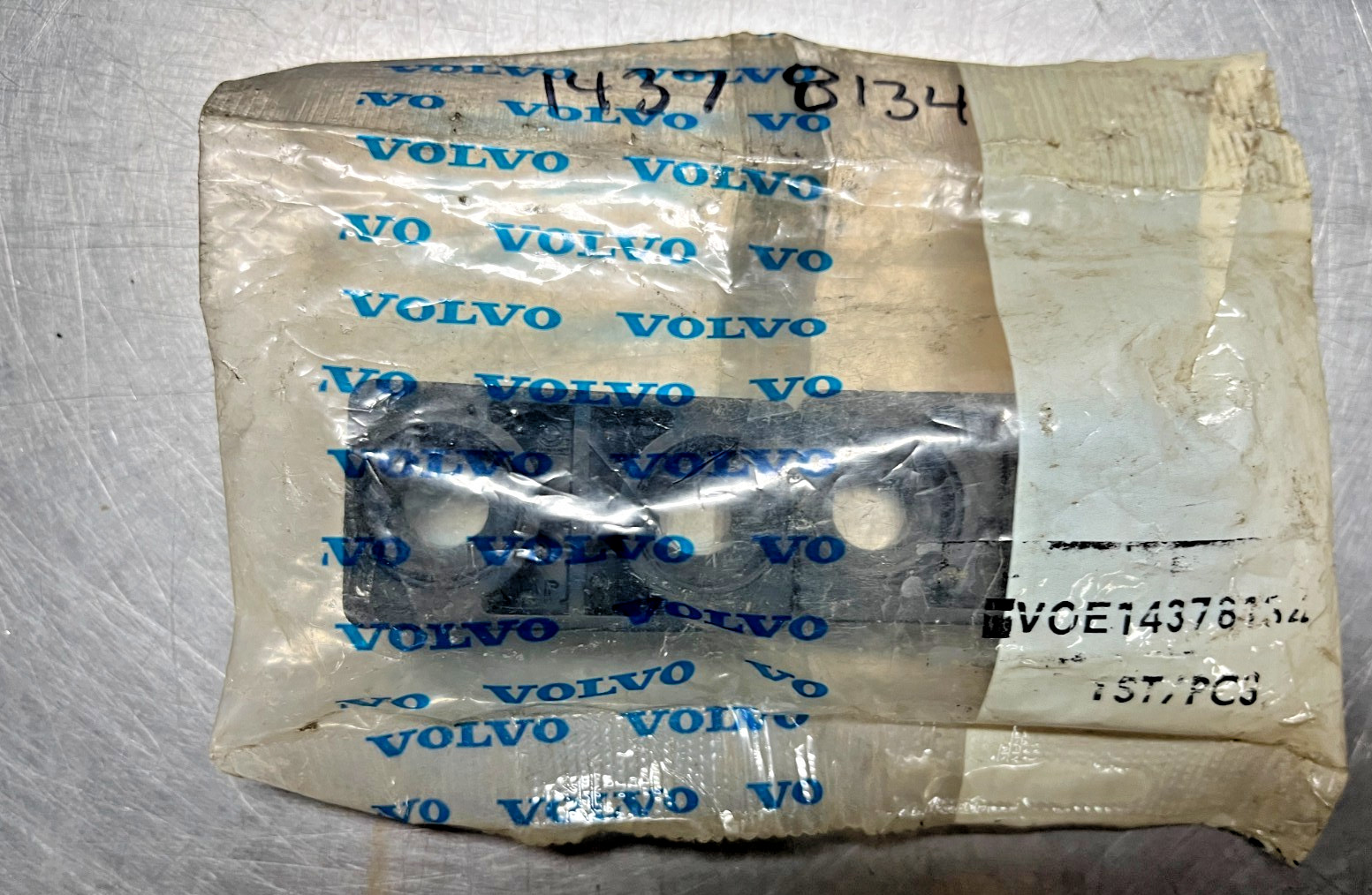 14378134   Genuine OEM  Volvo  CLAMP  2 Blocks  Ingersoll Rand   VOE14378134