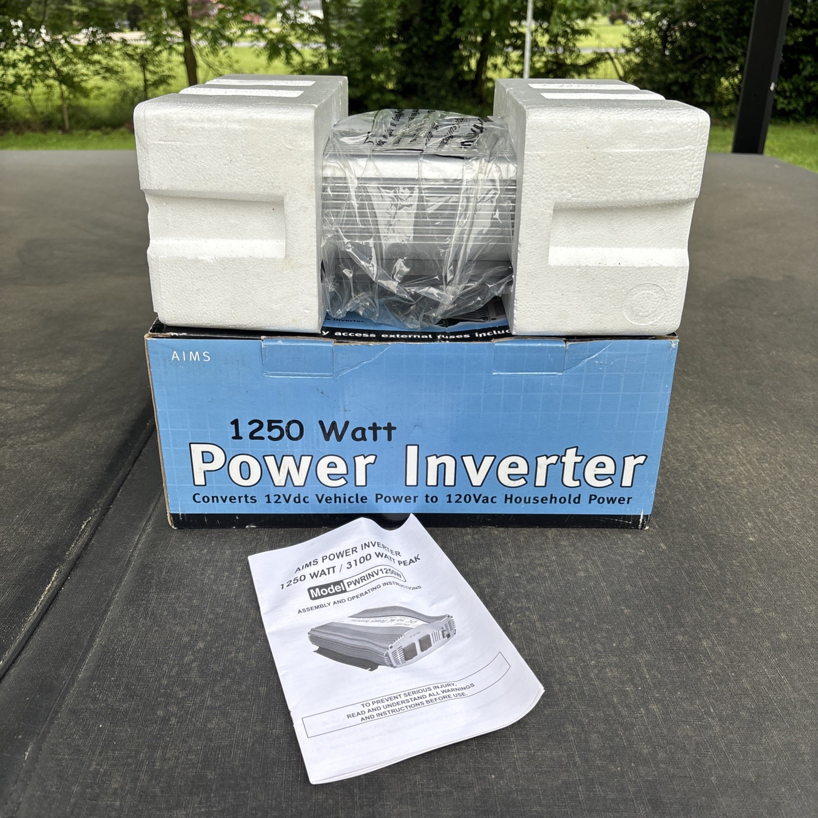 NEW OPEN BOX AIMS PWRINV1250W Power Inverter 1250 Watt 3100 Peak Modified Sine