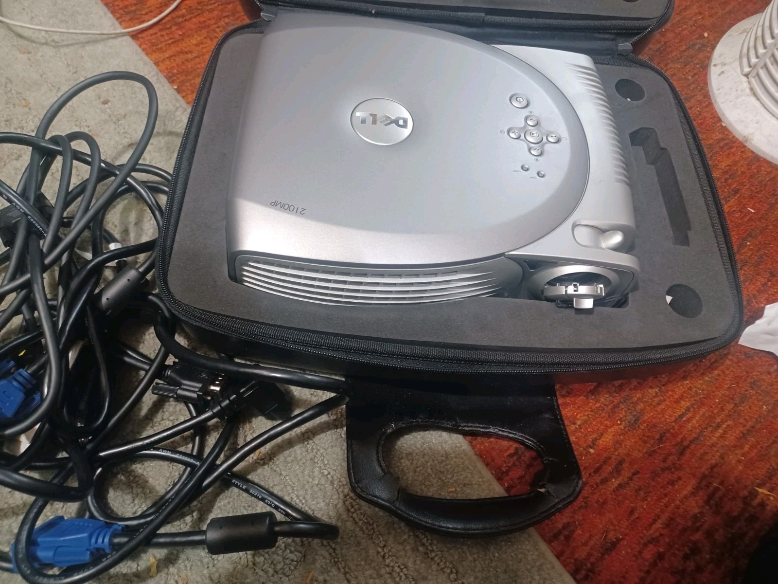 Dell 2100MP DLP Projector with Carry Case – Portable High-Resolution Display