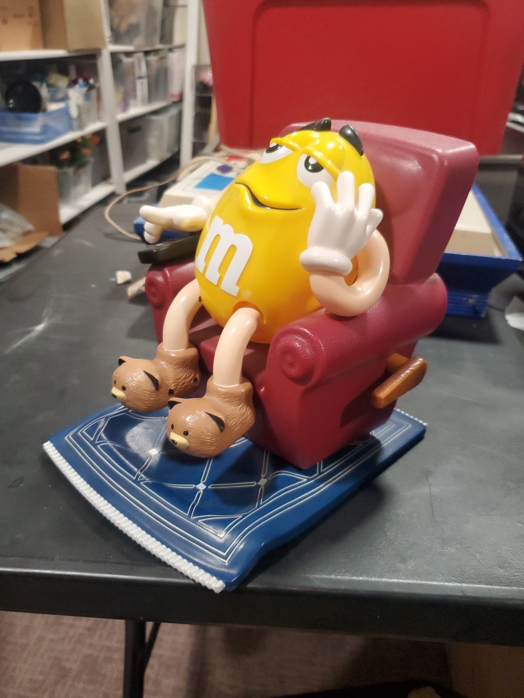 1999 Mars M&M's Yellow M&M Recliner Couch Vintage Collectible Candy Dispenser