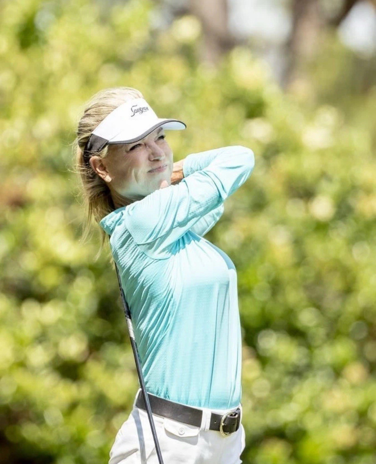 LAURA BAUGH 8X10 PHOTO GOLF PICTURE LPGA