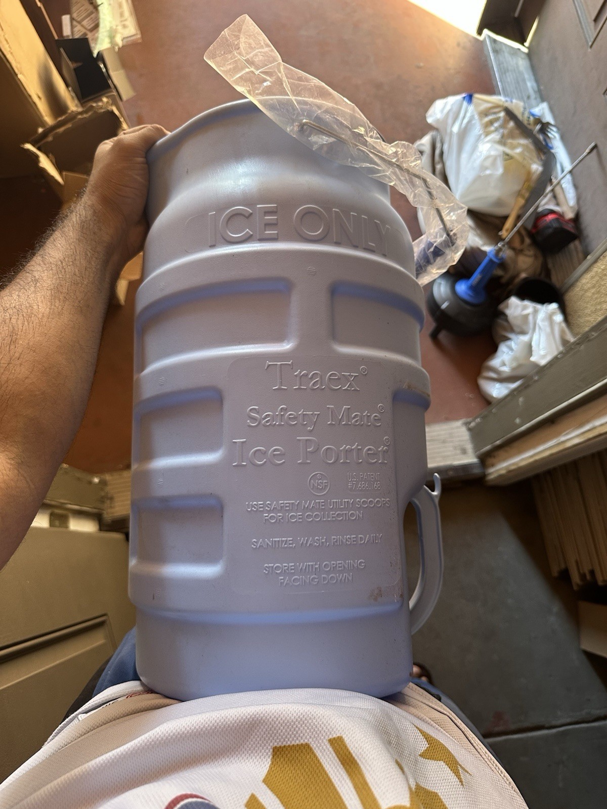 Traex 7001 Ice Blue Porter with Handle